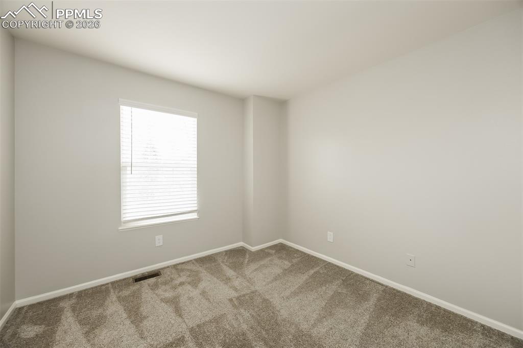 Image 16 of 23: Bedroom