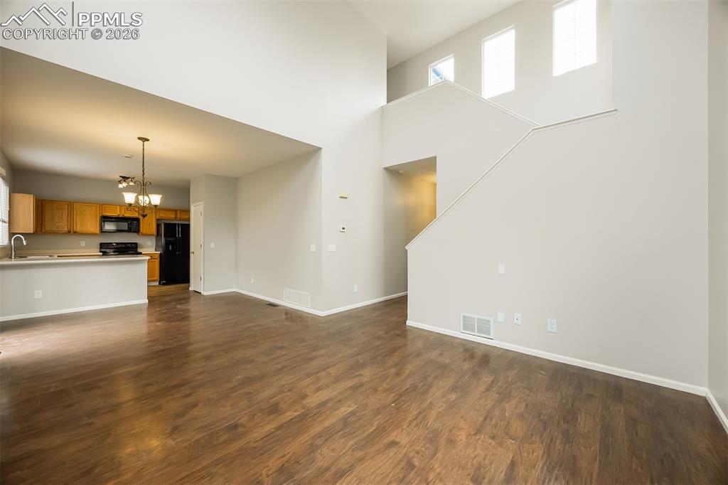 Image 6 of 23: Living Room