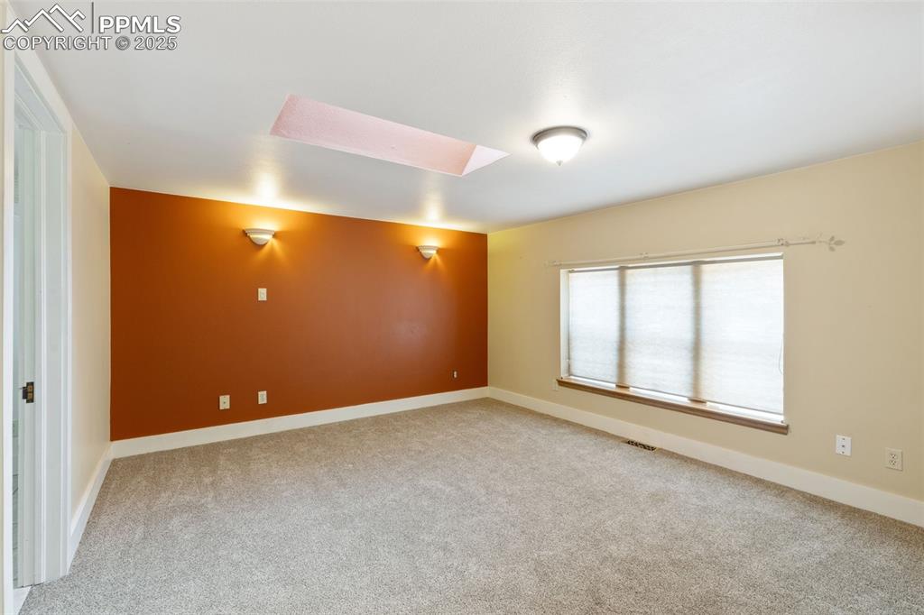 Image 20 of 34: Master Bedroom