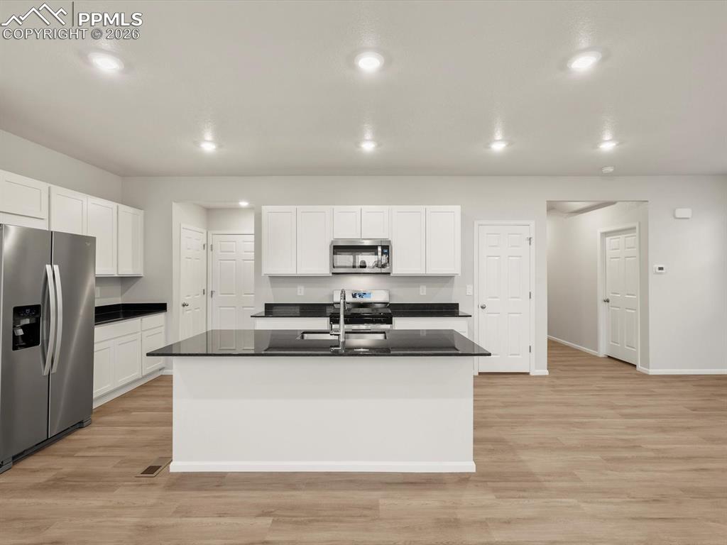 Image 2 of 22: Kitchen