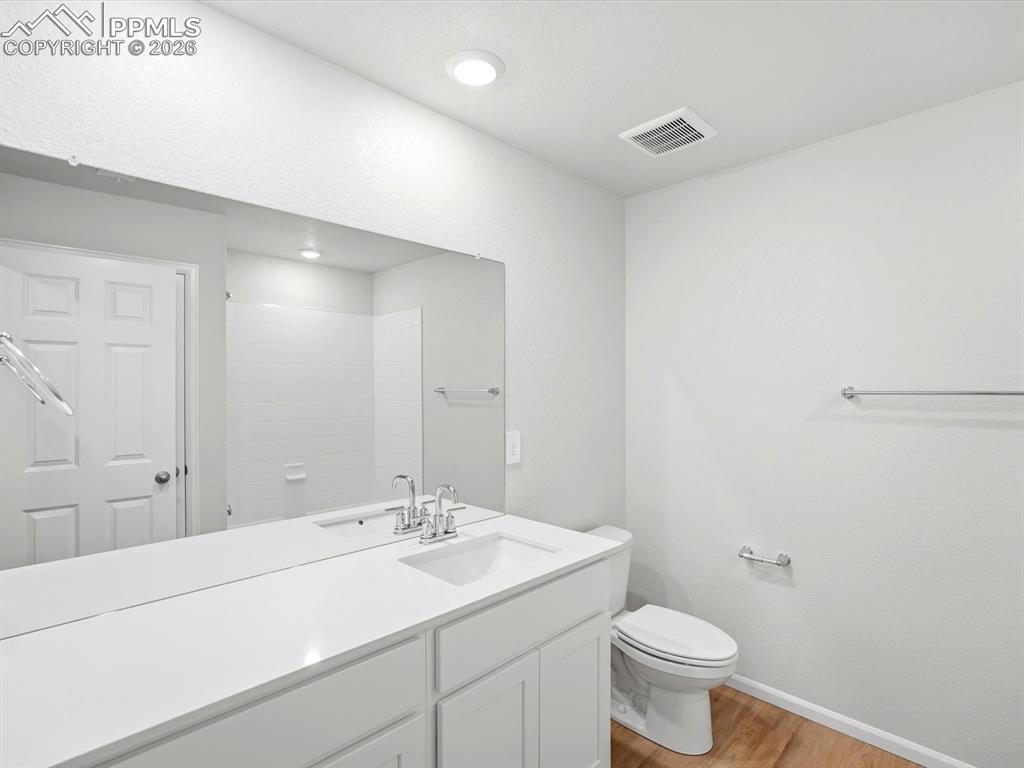 Image 28 of 34: Bathroom