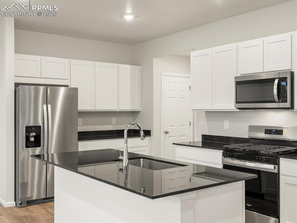 Image 3 of 22: Kitchen