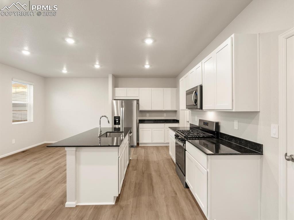 Image 4 of 22: Kitchen