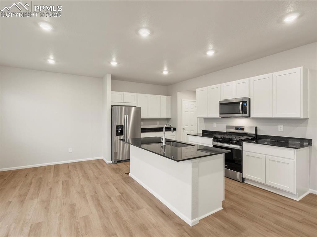 Image 5 of 22: Kitchen