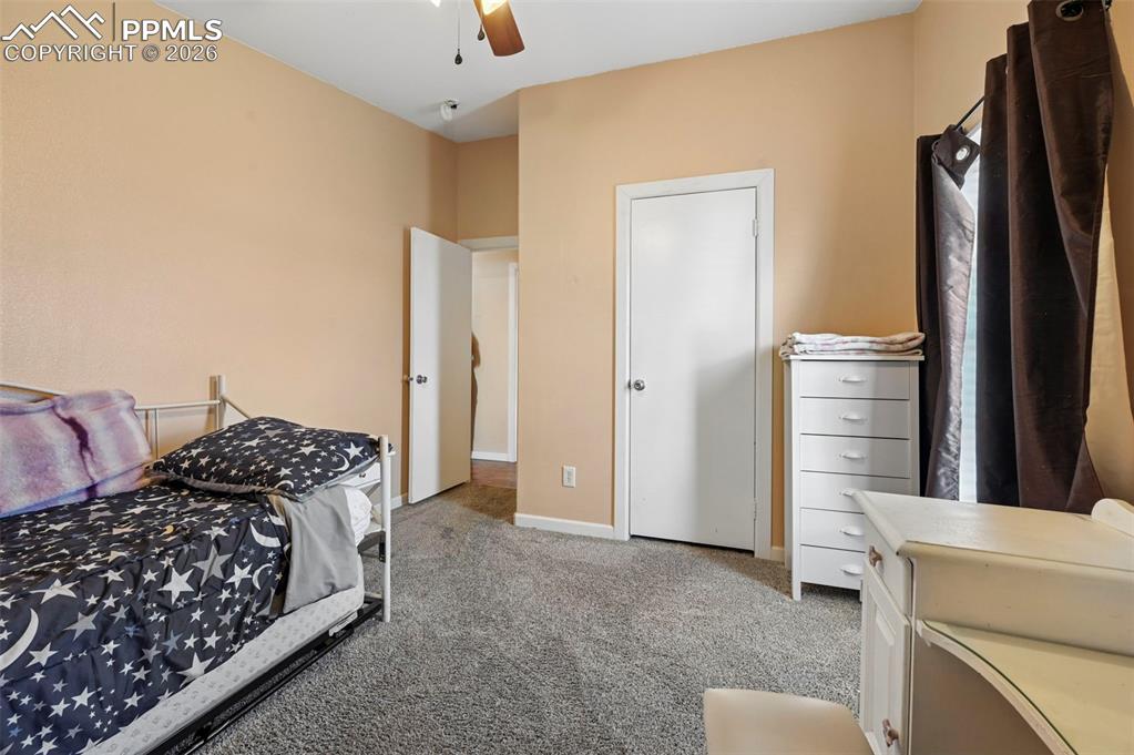 Image 10 of 40: Bedroom