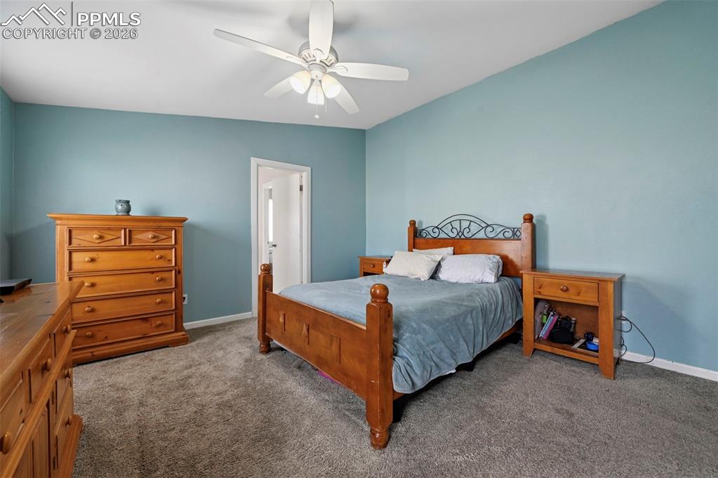 Image 15 of 40: Bedroom