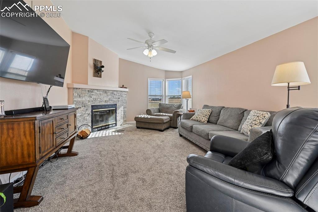 Image 17 of 40: Living Room