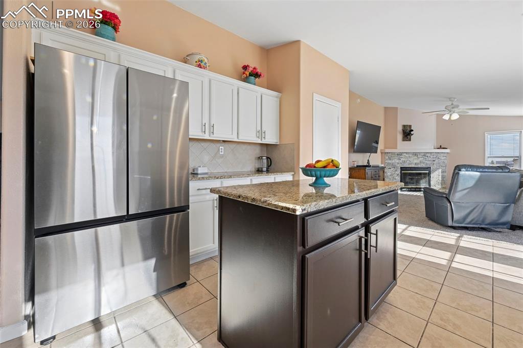 Image 7 of 40: Kitchen