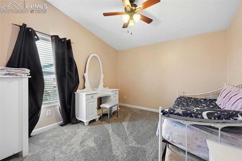 Image 9 of 40: Bedroom