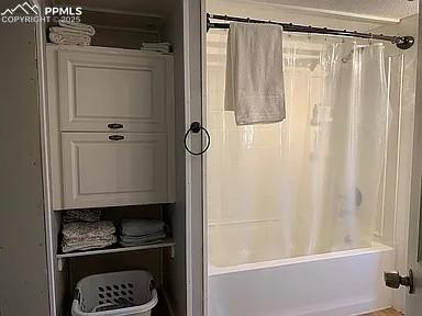 Image 14 of 29: Bathroom