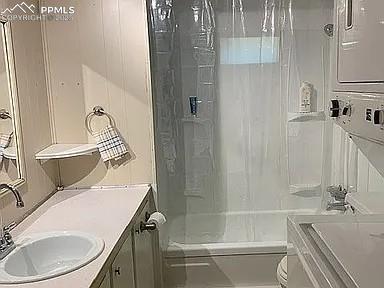 Image 16 of 29: Bathroom