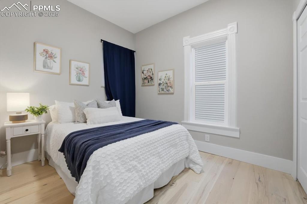 Image 16 of 40: Bedroom