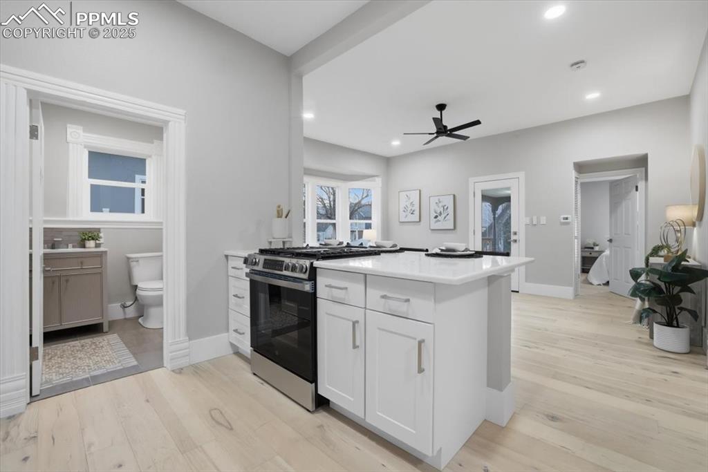 Image 18 of 40: Kitchen