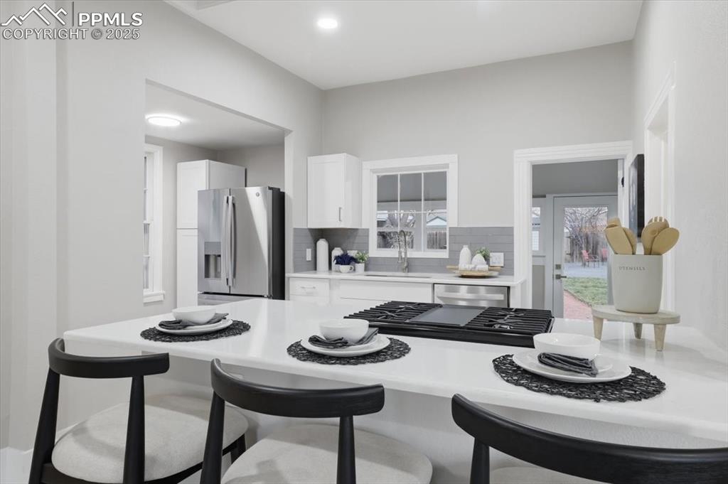 Image 19 of 40: Kitchen