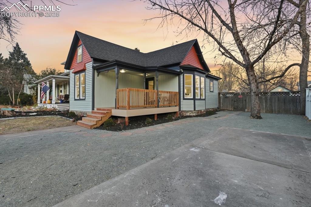 Image 26 of 40: Side of Structure