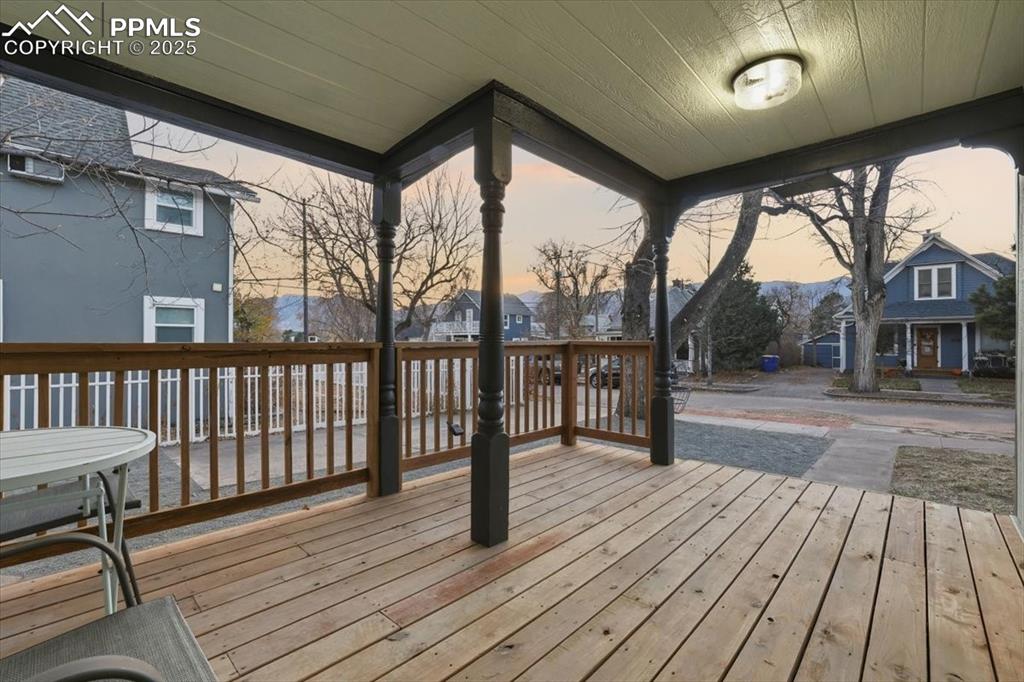 Image 30 of 40: Deck