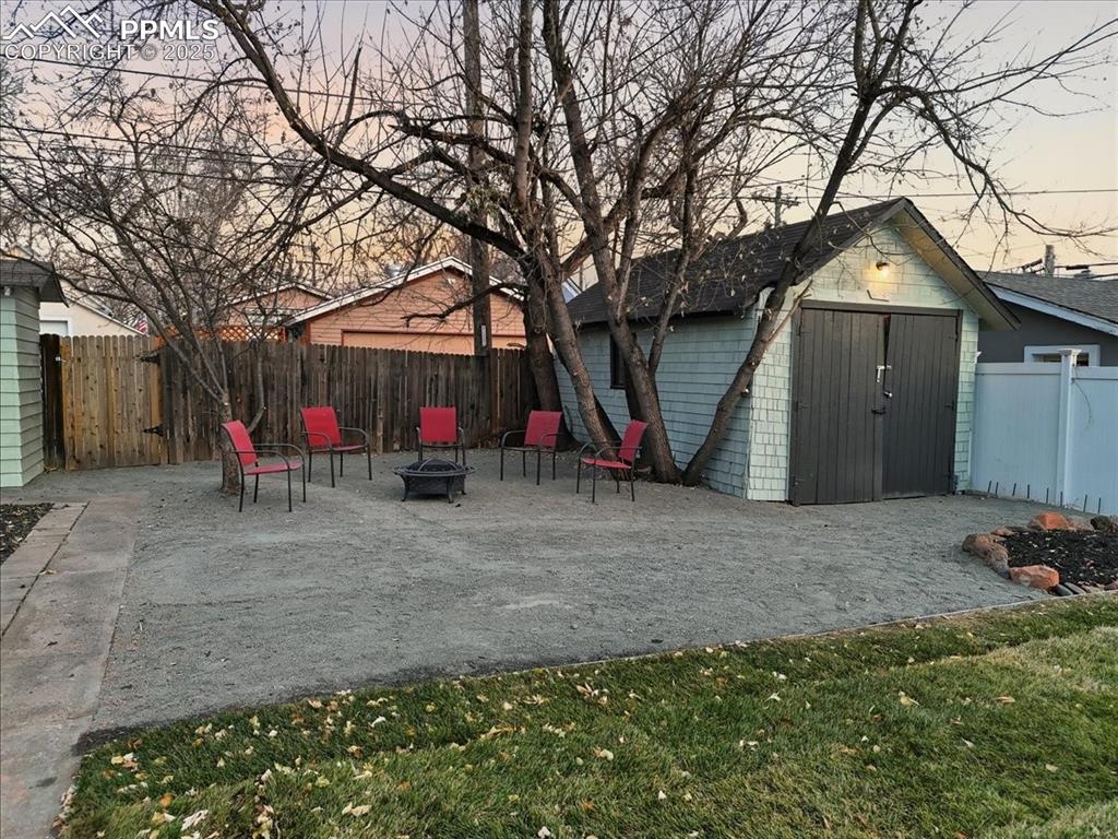 Image 35 of 40: Patio