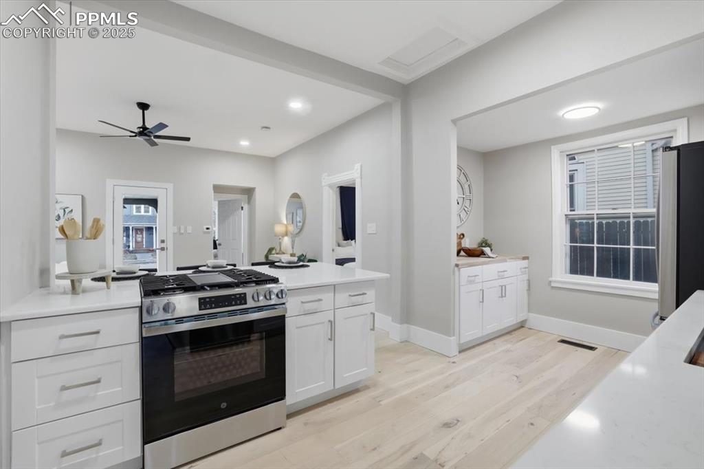 Image 6 of 40: Kitchen