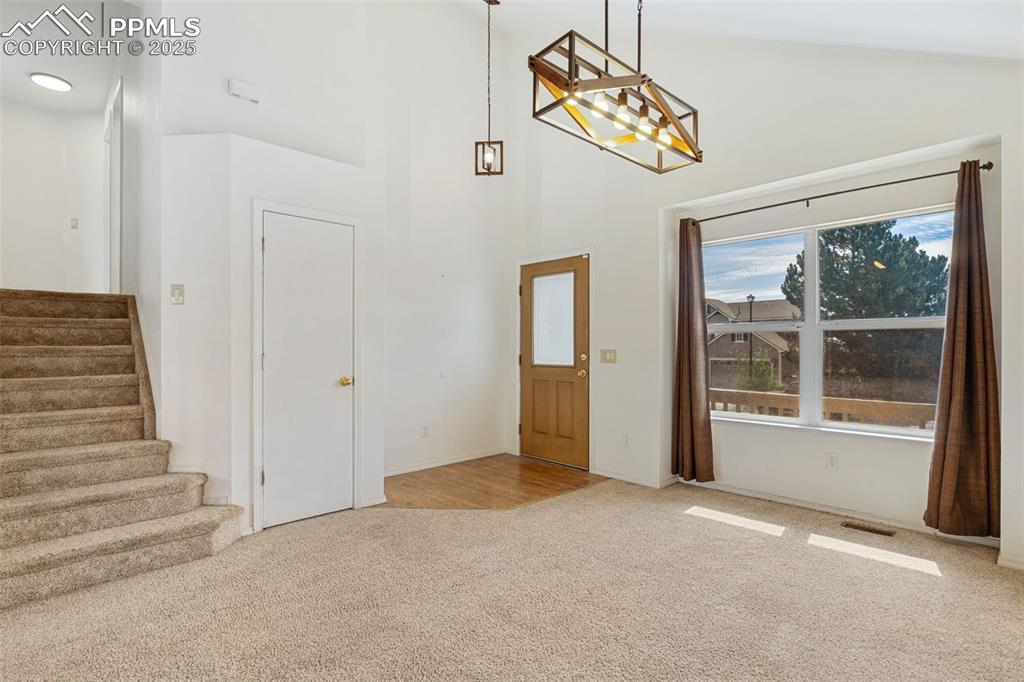 Image 6 of 30: Entry