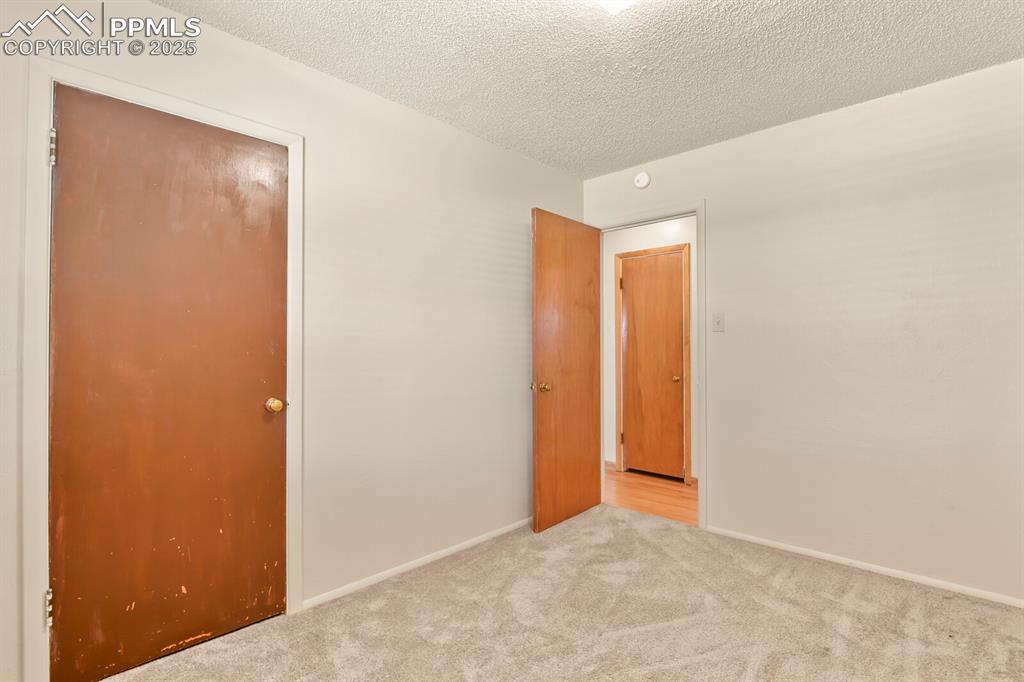 Image 18 of 24: Bedroom 