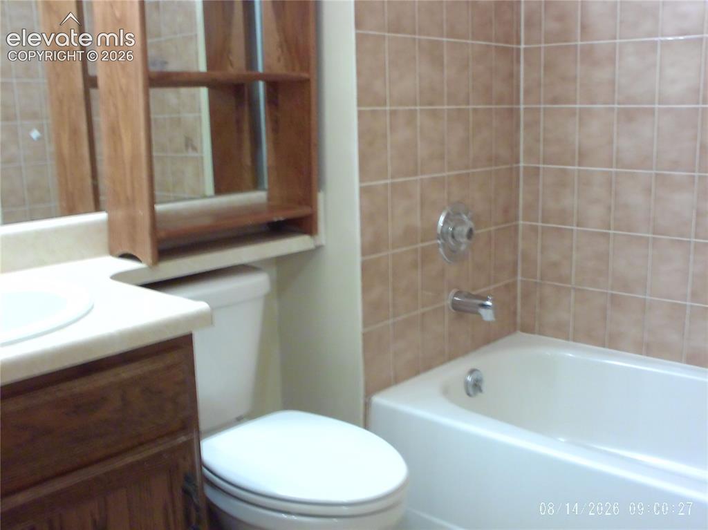 Image 11 of 18: Bathroom