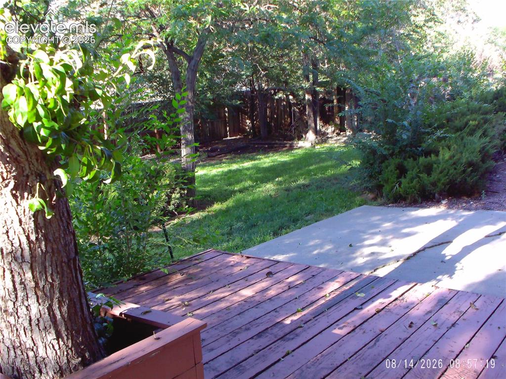 Image 18 of 18: Deck