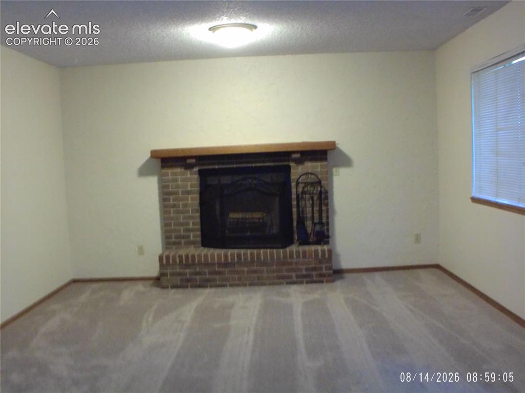 Image 7 of 18: Living Room