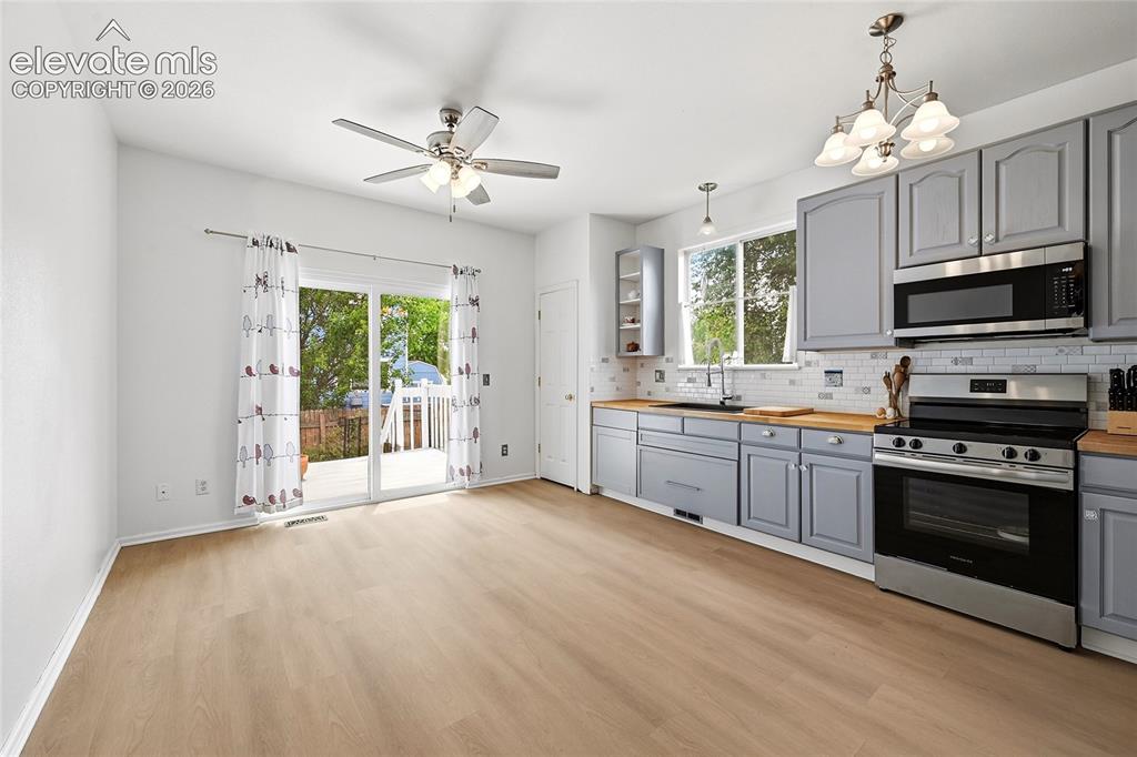 Image 6 of 34: Kitchen