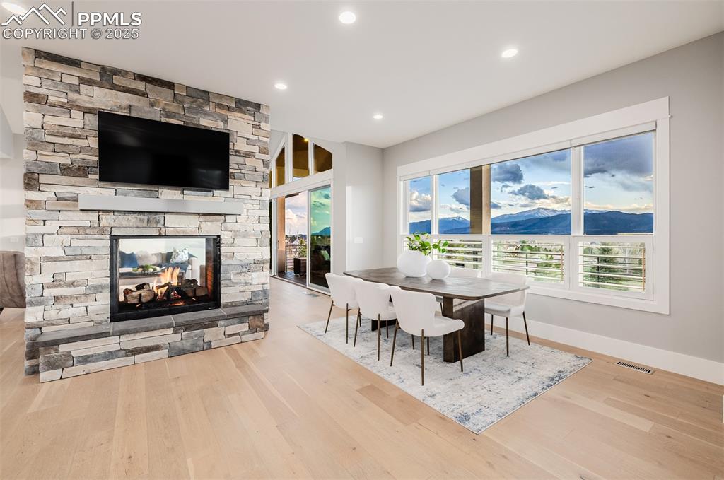 Image 12 of 50: Dining Area