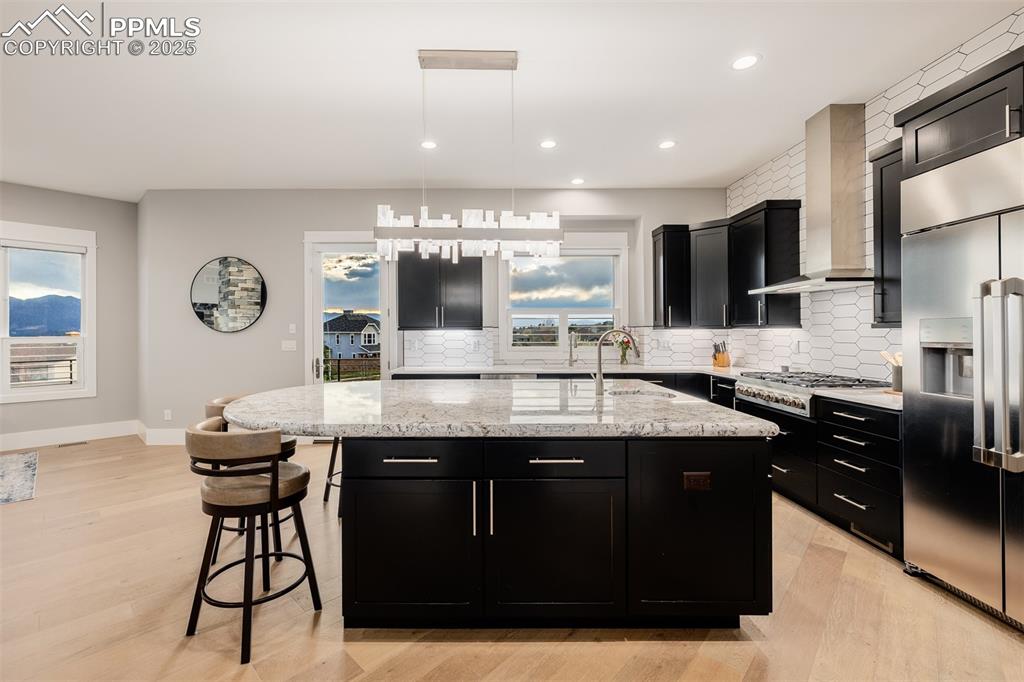 Image 13 of 50: Kitchen