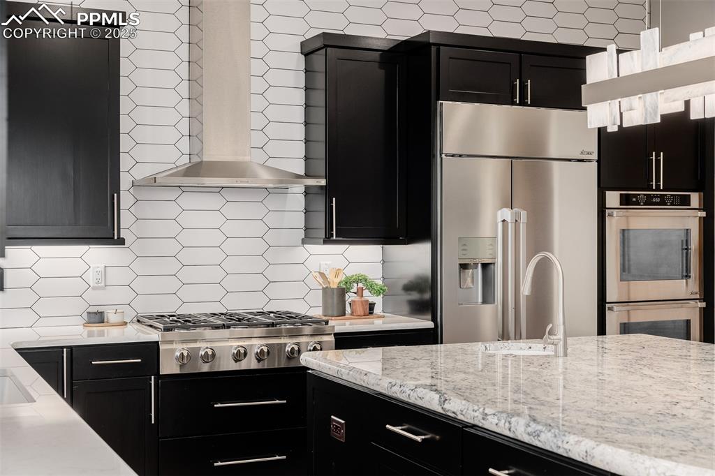 Image 16 of 50: Kitchen