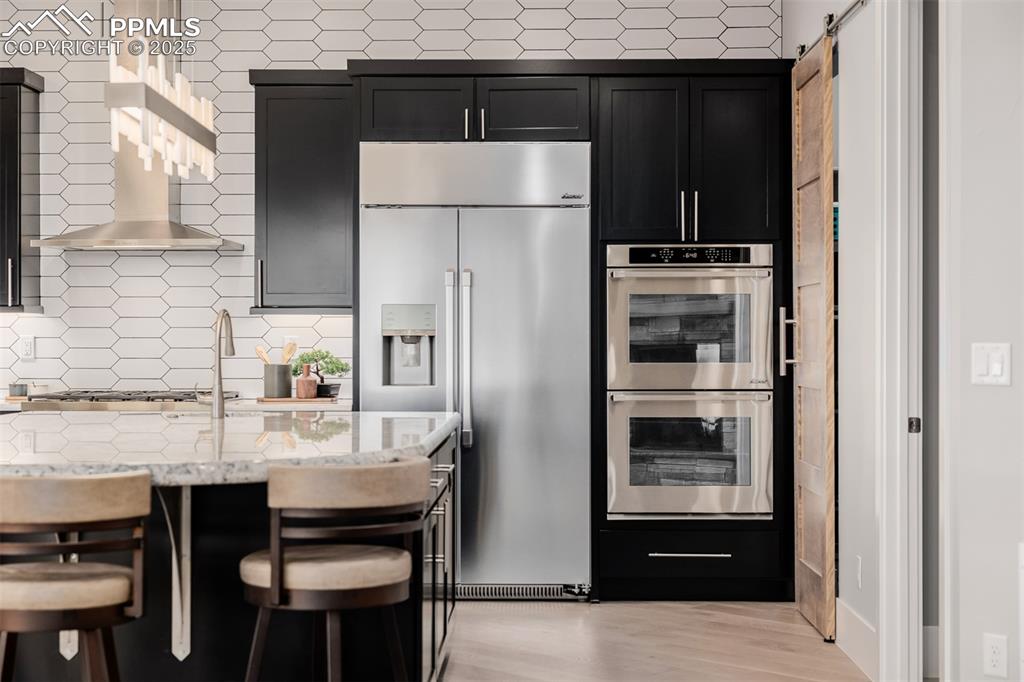 Image 17 of 50: Kitchen