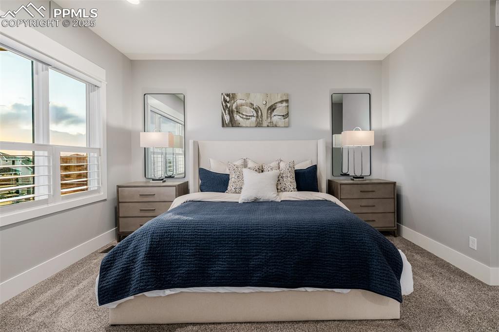 Image 22 of 50: Bedroom