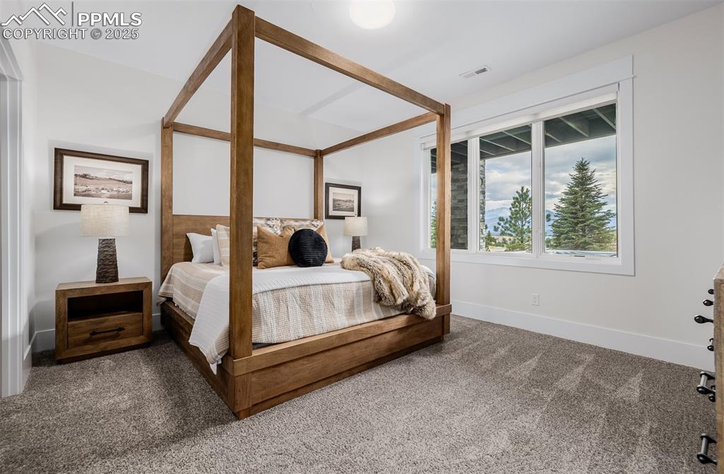 Image 26 of 50: Bedroom