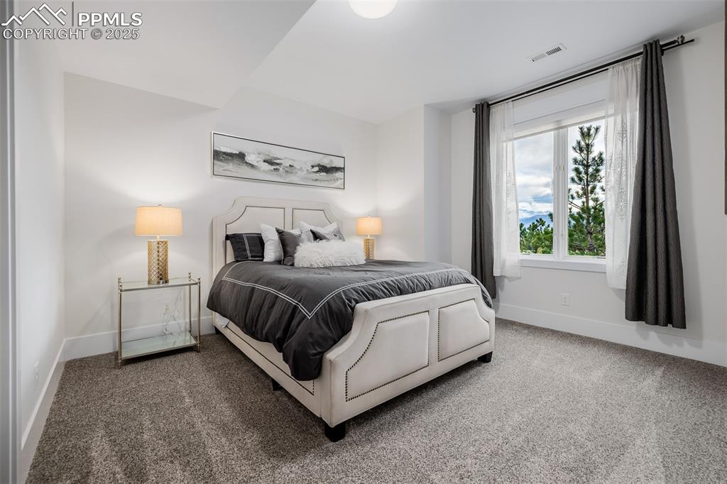 Image 28 of 50: Bedroom