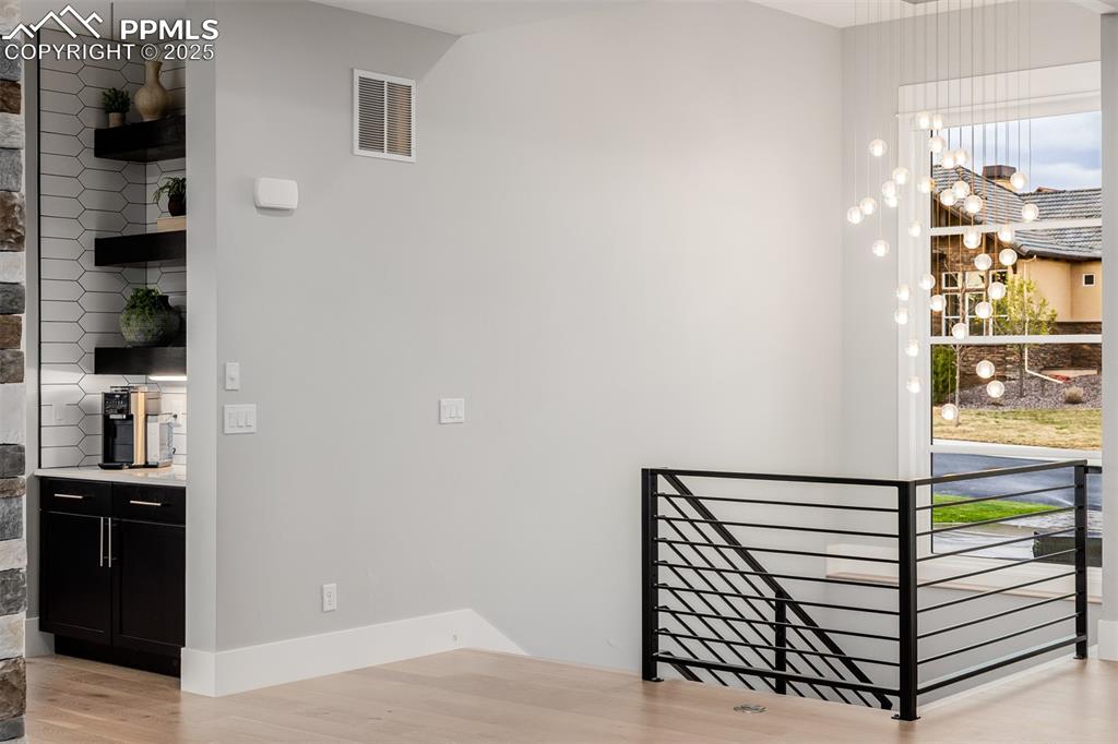 Image 32 of 50: Entry