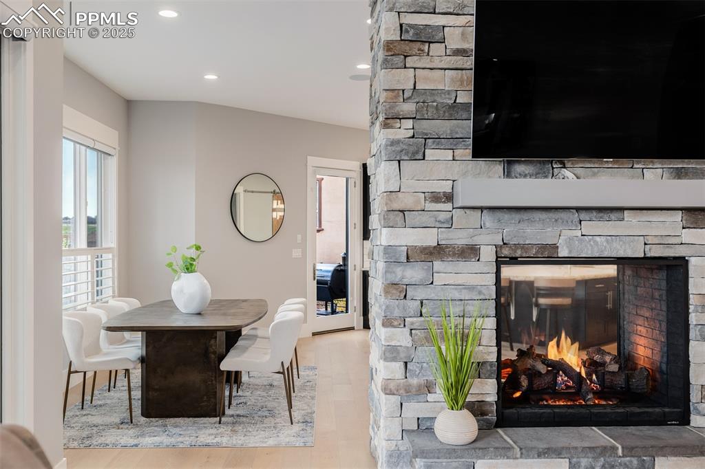 Image 9 of 50: Dining Area