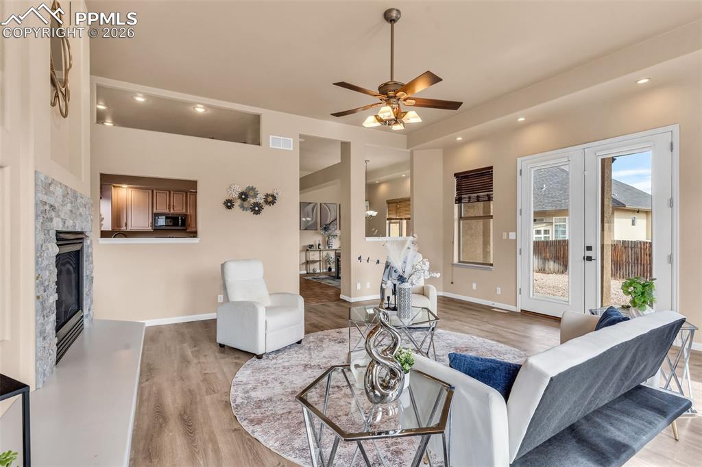 Image 19 of 49: Living Room