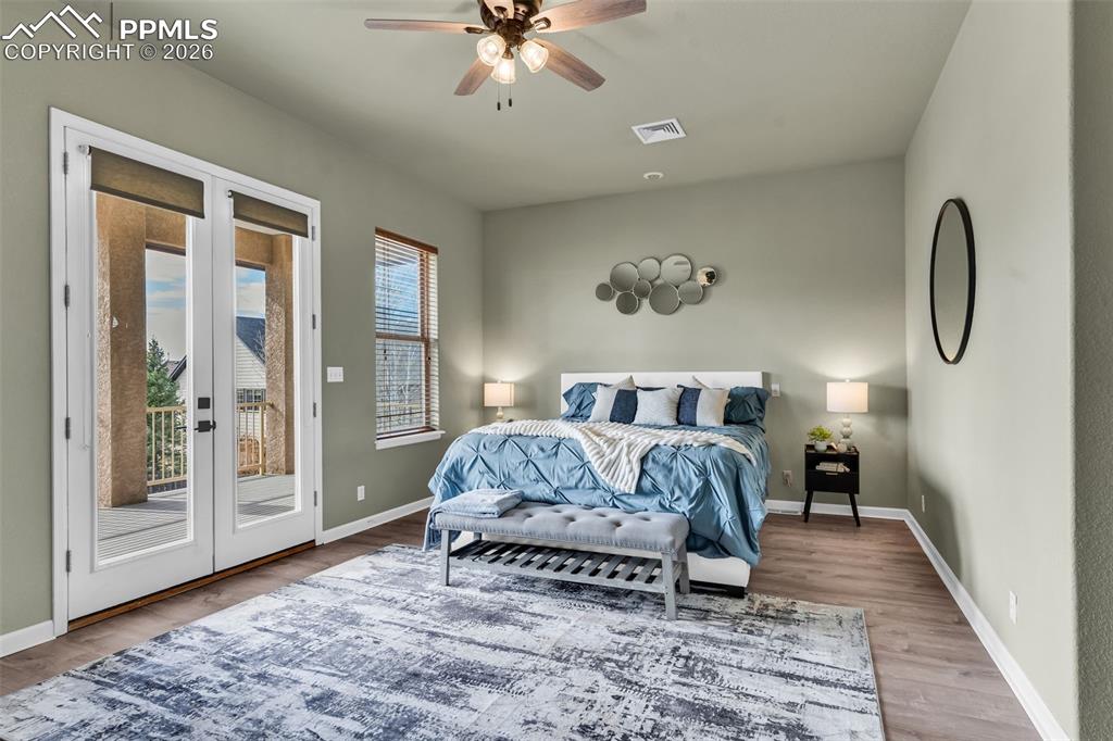 Image 22 of 49: Bedroom