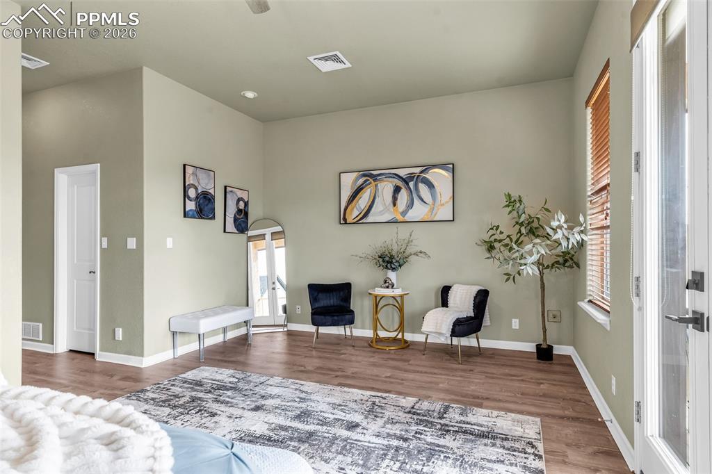 Image 23 of 49: Sitting Room