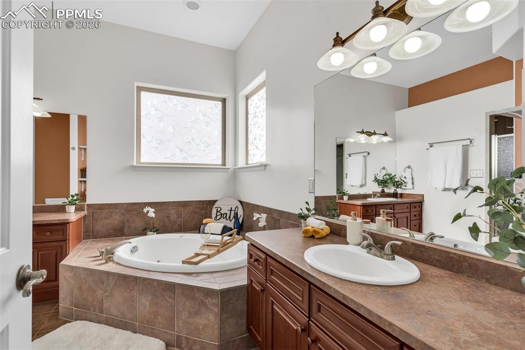 Image 26 of 49: Bathroom