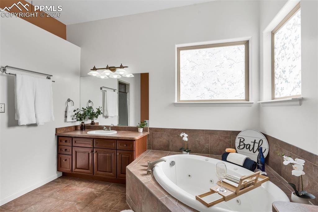 Image 27 of 49: Bathroom