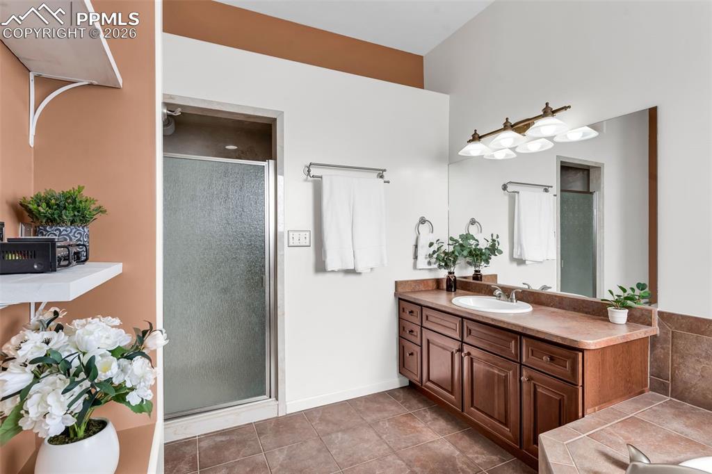 Image 28 of 49: Bathroom