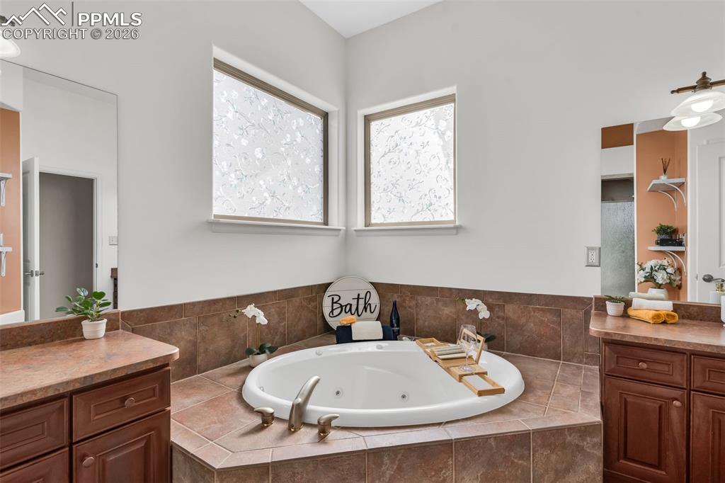 Image 29 of 49: Bathroom