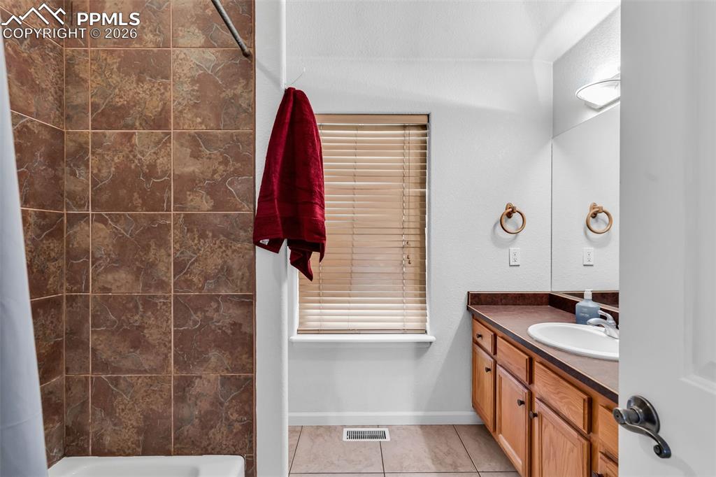 Image 41 of 49: Bathroom