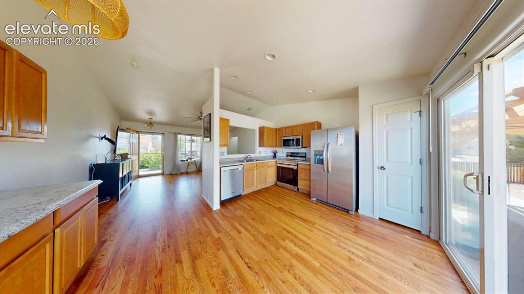 Image 11 of 31: Kitchen