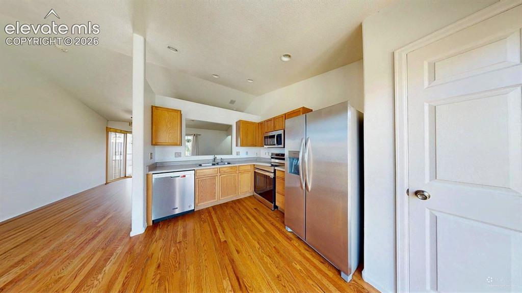 Image 12 of 31: Kitchen