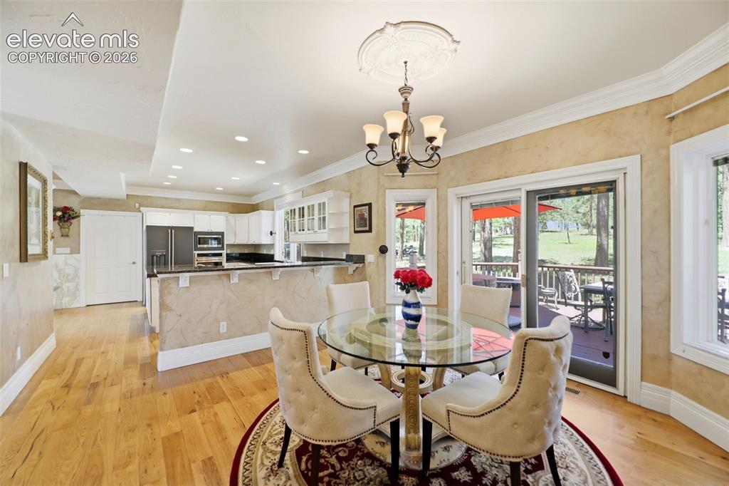 Image 15 of 50: Dining Area
