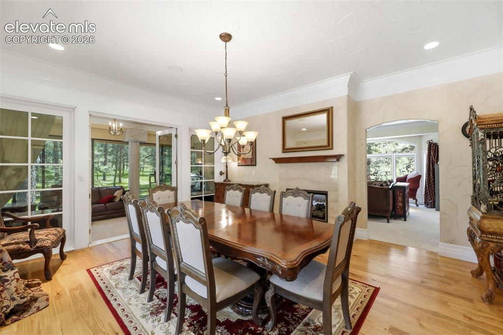 Image 18 of 50: Dining Area