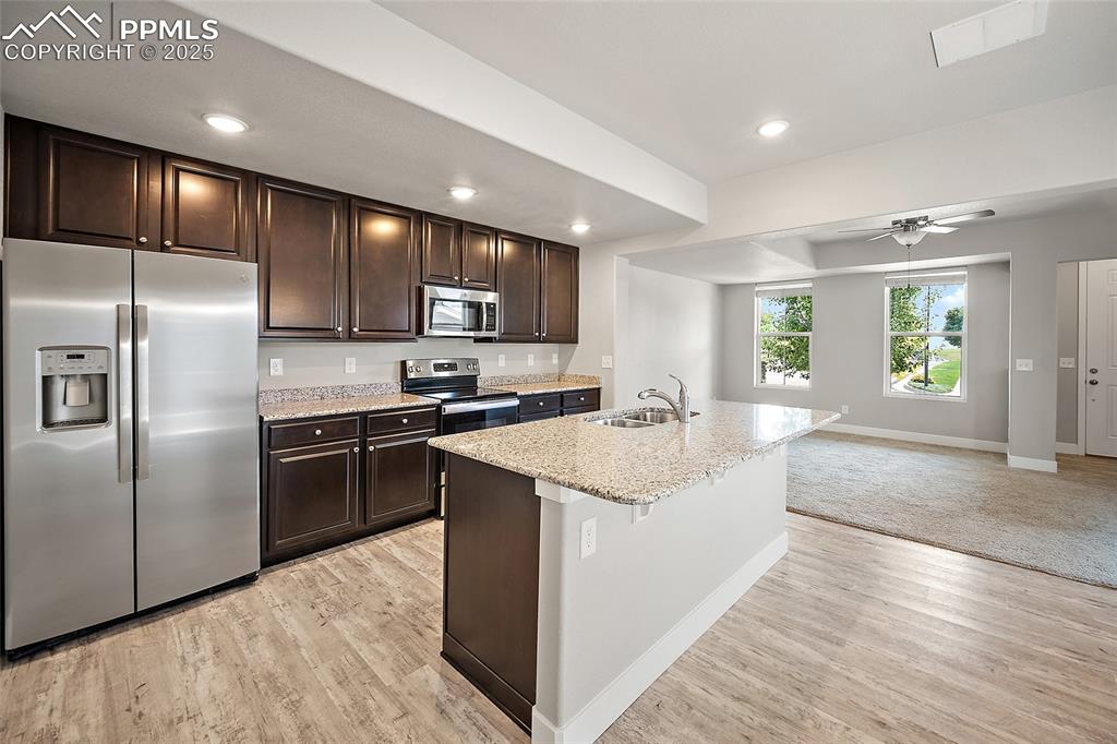Image 16 of 50: Kitchen